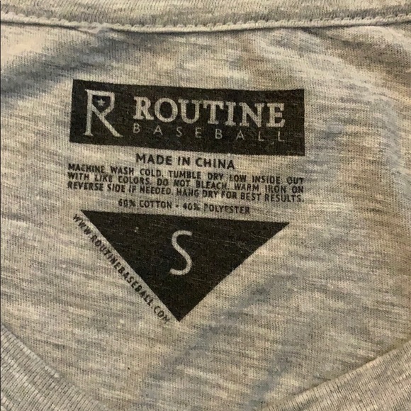 V-neck Tee Routine Baseball - Picture 3 of 3